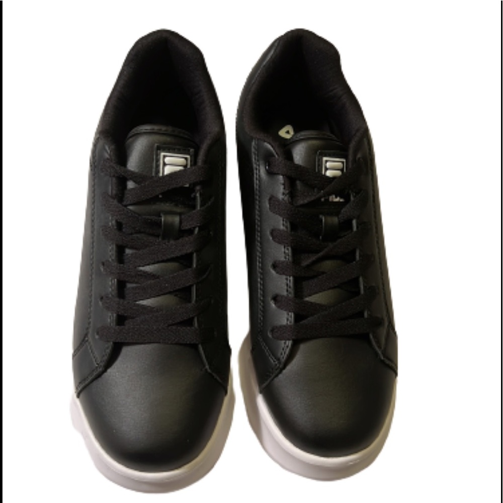 FILA Z Malfi Woman’s laced sneakers/Black with white soles. New in box /Size 8.5